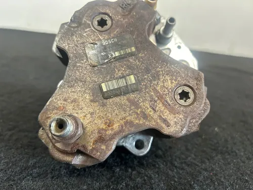 7798333 BMW X3 E83 Fuel injection high pressure pump