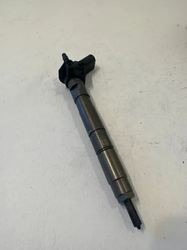 059130277bd Volkswagen Phaeton Fuel injector