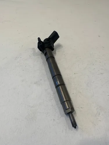 059130277bd Volkswagen Phaeton Fuel injector