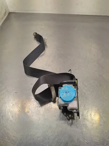 1085479 Mazda 6 Front seatbelt