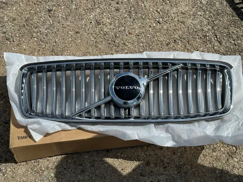 31698383 Volvo XC90 Front bumper upper radiator grill