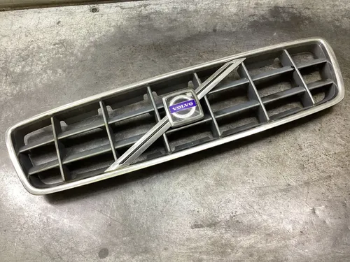 08693623 Volvo XC70 Front bumper upper radiator grill