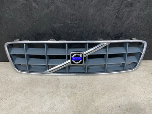 08693623 Volvo XC70 Front bumper upper radiator grill