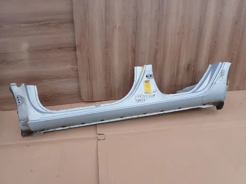 Toyota Yaris Sill