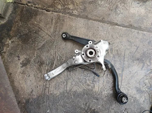 6869869 BMW X6 F16 Front wheel hub spindle knuckle