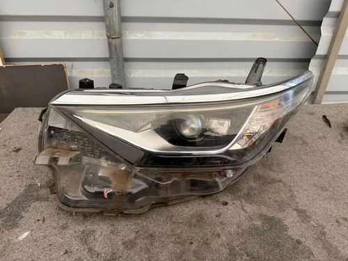8115002K60 Toyota Auris E180 Headlight/headlamp