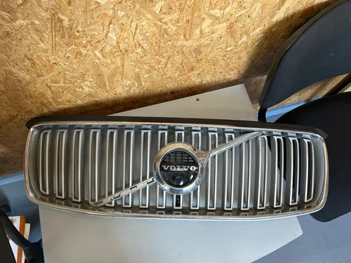 31425934 Volvo XC90 Front bumper upper radiator grill