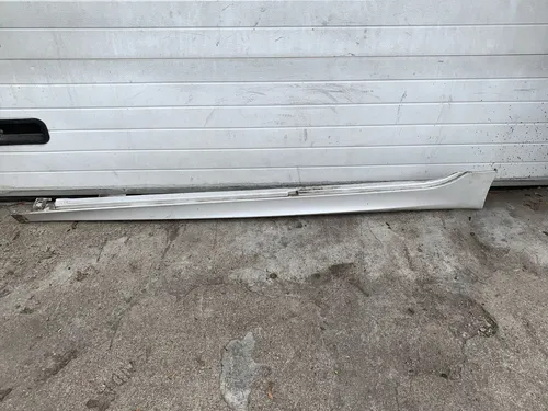7338267 BMW 2 F46 Sill