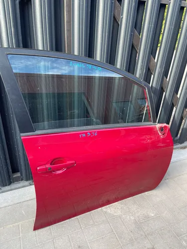 TR5J6 Toyota Auris 150 Front door