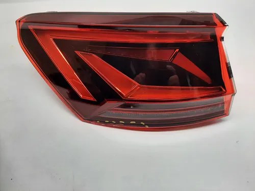 760945207C Volkswagen Touareg III Rear/tail lights