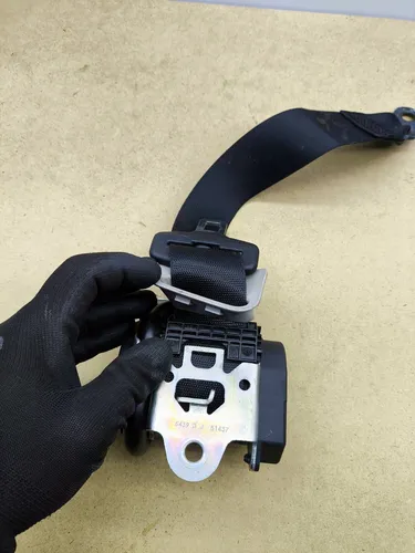 2198600285 Mercedes-Benz CLS C219 Rear seatbelt buckle