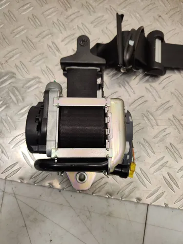 616155800 Volvo V60 Front seatbelt