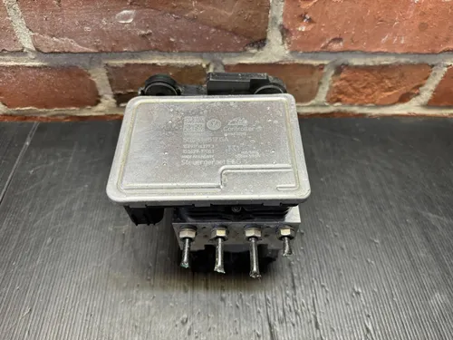 5Q0614517GA Volkswagen T-Roc ABS Pump