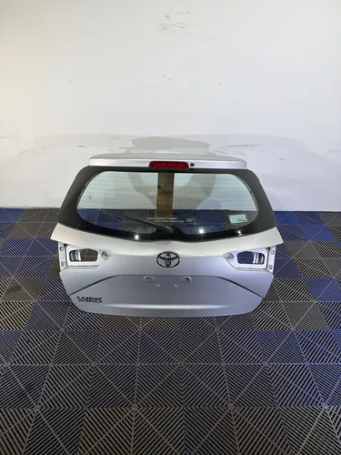 V45215 Toyota Yaris Tailgate/trunk/boot lid