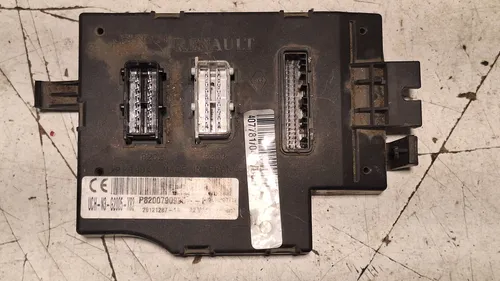 P8200790995F Opel Vivaro Comfort/convenience module