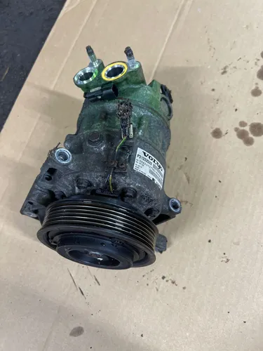 P31332528 Volvo XC60 Air conditioning (A/C) compressor (pump)