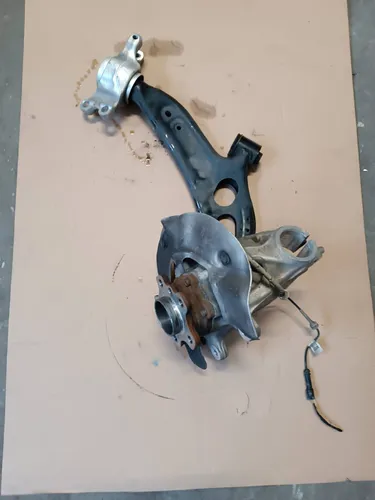 8846544 BMW 2 Active Tourer U06 Front wheel hub spindle knuckle