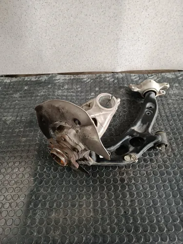 6890172 BMW 2 Active Tourer U06 Front wheel hub spindle knuckle