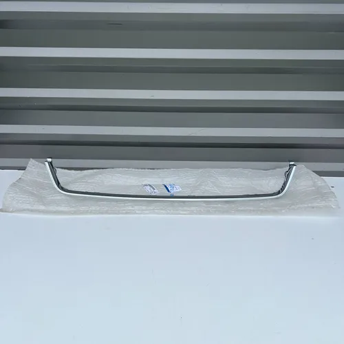 8V41-8B271-AB Ford Kuga II Front grill