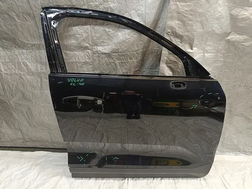 4324654 Volvo XC40 Front door