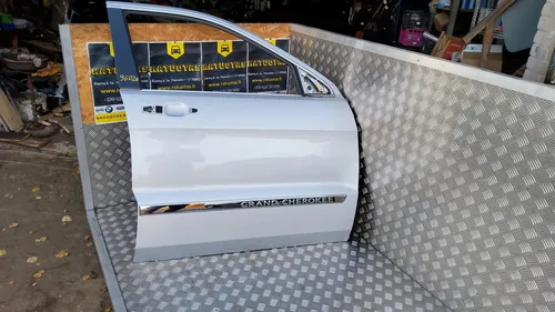 040AE003 Jeep Grand Cherokee Front door