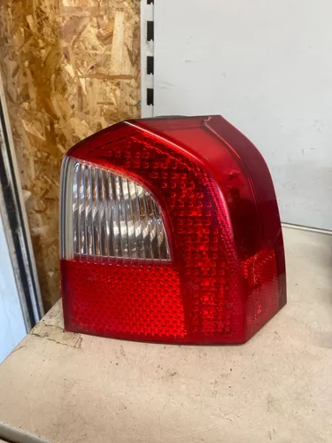 30698984 Volvo V70 Rear/tail lights