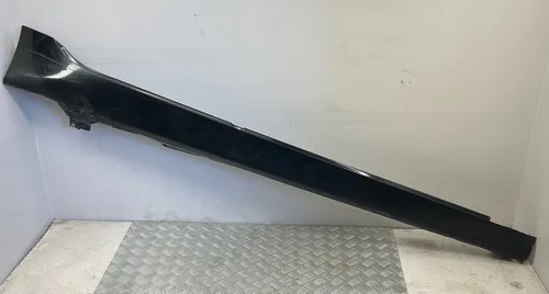 7318852 BMW 2 F46 Sill