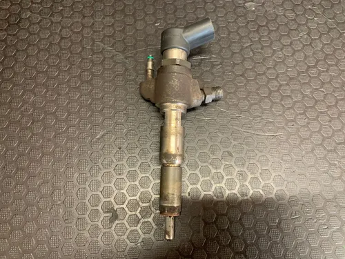 50274V05 Volvo V40 Fuel injector