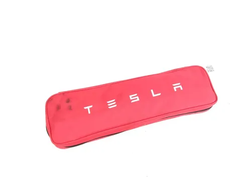 147507600D Tesla Model S First aid kit