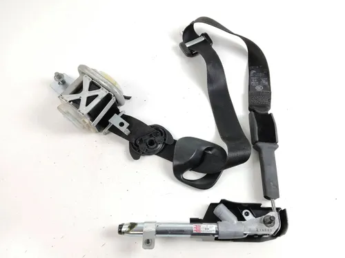 101878803B Tesla Model S Front seatbelt