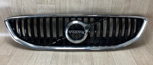 31424328 Volvo V40 Front bumper upper radiator grill
