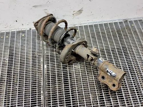 546613Z130 Hyundai i40 Front shock absorber/damper