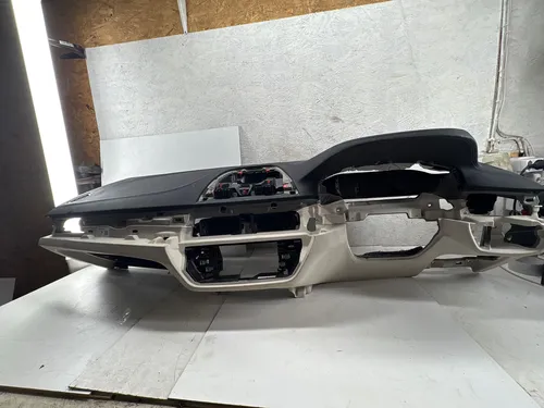 9329542 BMW 5 G30 G31 G38 Dashboard