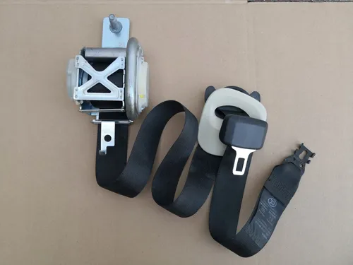 101878802B Tesla Model S Front seatbelt