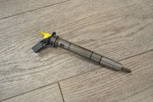 057130 Porsche Cayenne (92A) Fuel injector