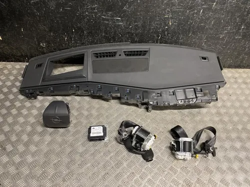 Y0352131 Opel Grandland X Dashboard