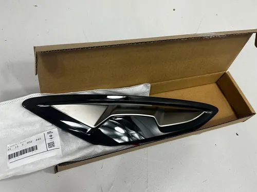 7933443 BMW 8 G14 Fender grill