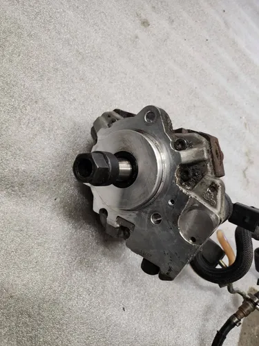 6766C9 BMW X6 E71 Fuel injection high pressure pump