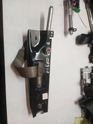 39811483 Volvo S80 Front seatbelt