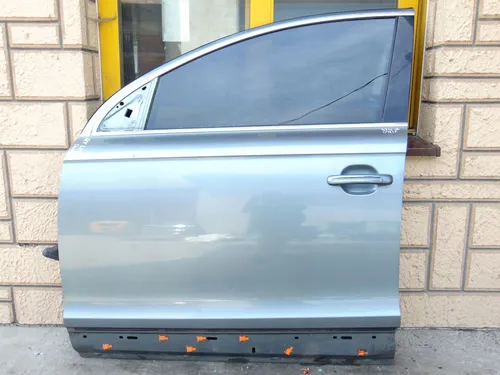 Audi Q7 4L Front door