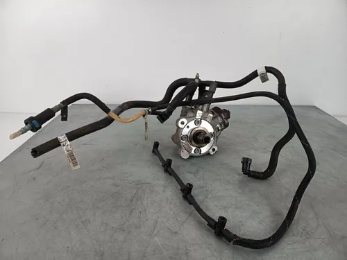 7797874 BMW X3 E83 Fuel injection high pressure pump