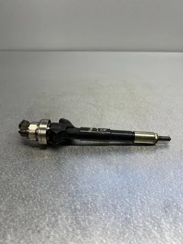 02p32061 Opel Astra H Fuel injector